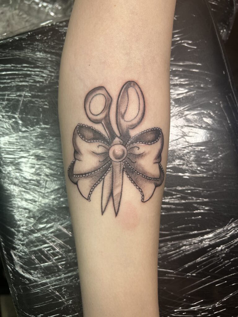 Joanna Szpernoga - Scissors Bow Tattoos